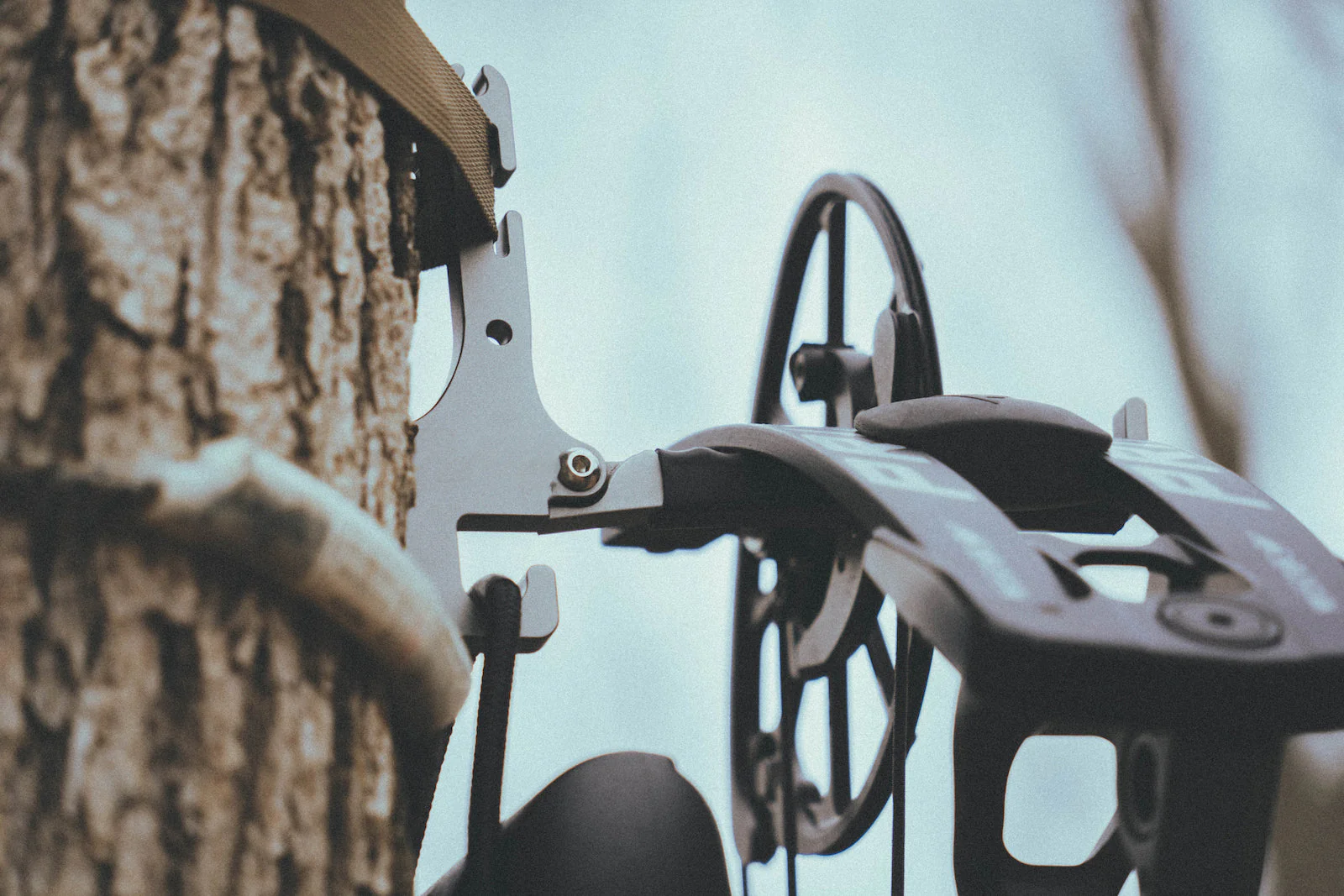 BITE Bow Hanger - Image 3